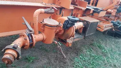 USED 2001 FRONTIER 4 AXLE CARRIER STYLE OILFIELD PUMP / KILL TRUCK