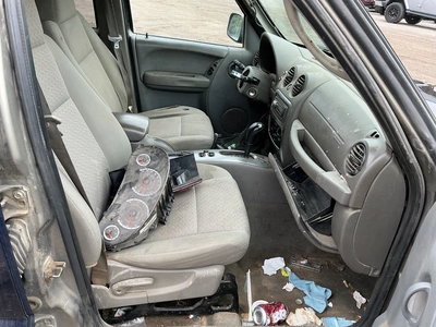 USED 2005 JEEP LIBERTY