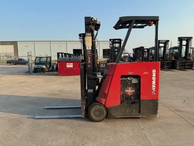 Used 2018 RAYMOND 425C35TT 3-Wheel Stand up Electric Counterbalance Forklifts Illinois US | Somerset Equipment Sales #1546184