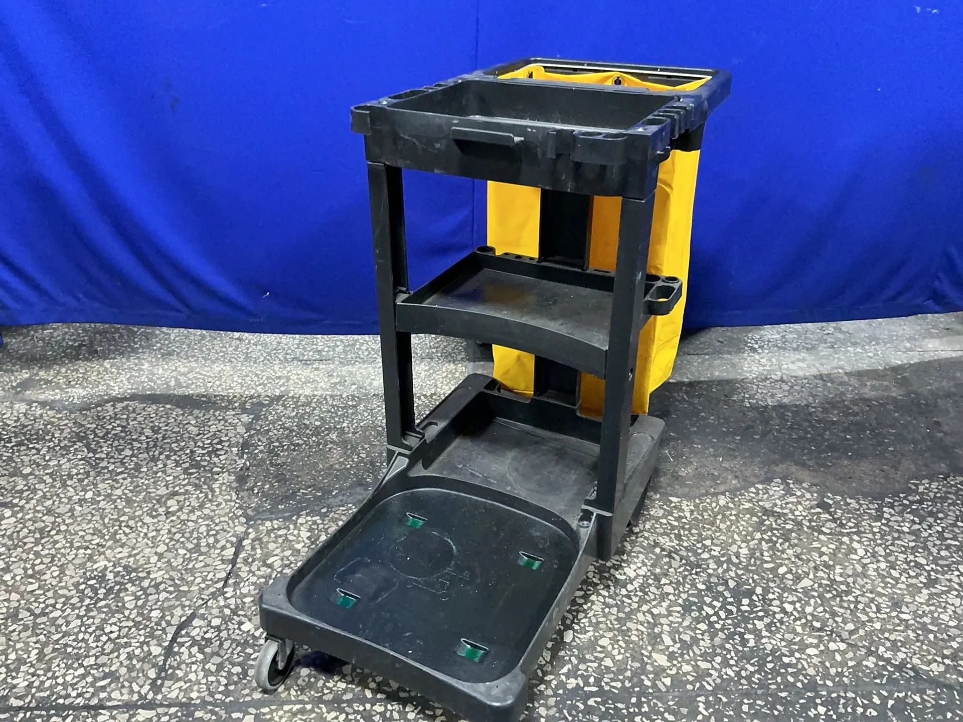 Used RUBBERMAID _UNKNOWN_ Miscellaneous MRO Ohio US | HGR 24 #1261137