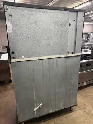 Used Manitowoc Used Manitowoc QY1305W 1250lbs/day Water Cooled Ice Machine With 710lb Bin Ice Machines Illinois US | Falcon Restaurant Supply #1374926