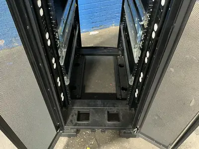 Used APC _UNKNOWN_ Cabinets Ohio US | HGR 24 #1787392
