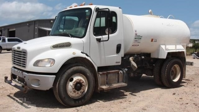 USED 2015 Freightliner M2 106