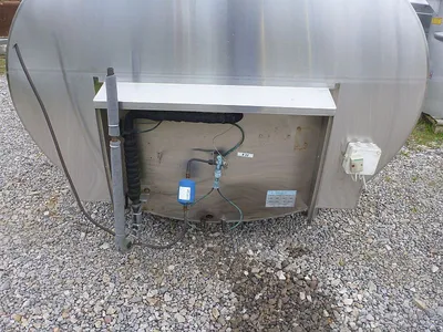 MUELLER EUROPA B.V. 3,000 LITER Tanks SS Europe 0-4,999 Litres | Perry Equipment (4)