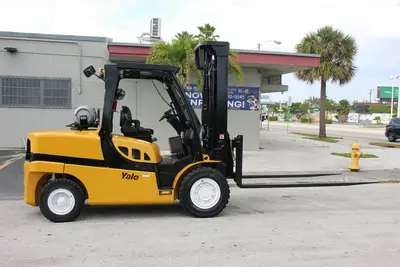 Used 2017 YALE GLP120VX Internal Combustion Forklifts: Pneumatic Tire Florida US | Truck and Van Outlet #1509244