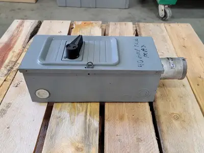 40 Amp, 3 Pole, 600 volts, Fusible Disconnect Switch w/ 60 Amp Receptacle