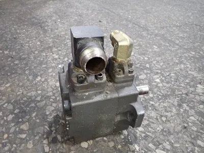USED YLC PV2R376RA