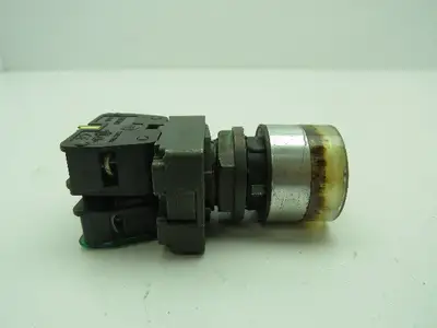 Allen Bradley White Flush Push Button Ser A 800E-2D0 N.O. 800E-2X10  Lot of 6