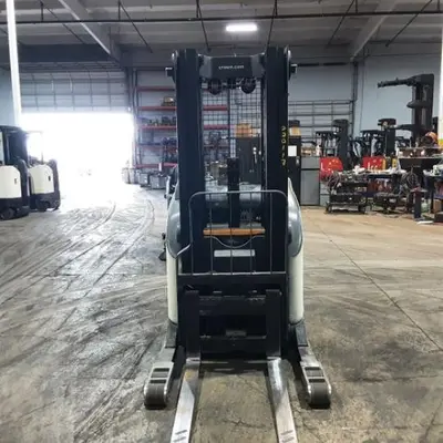 USED 2018 CROWN RR5725-45