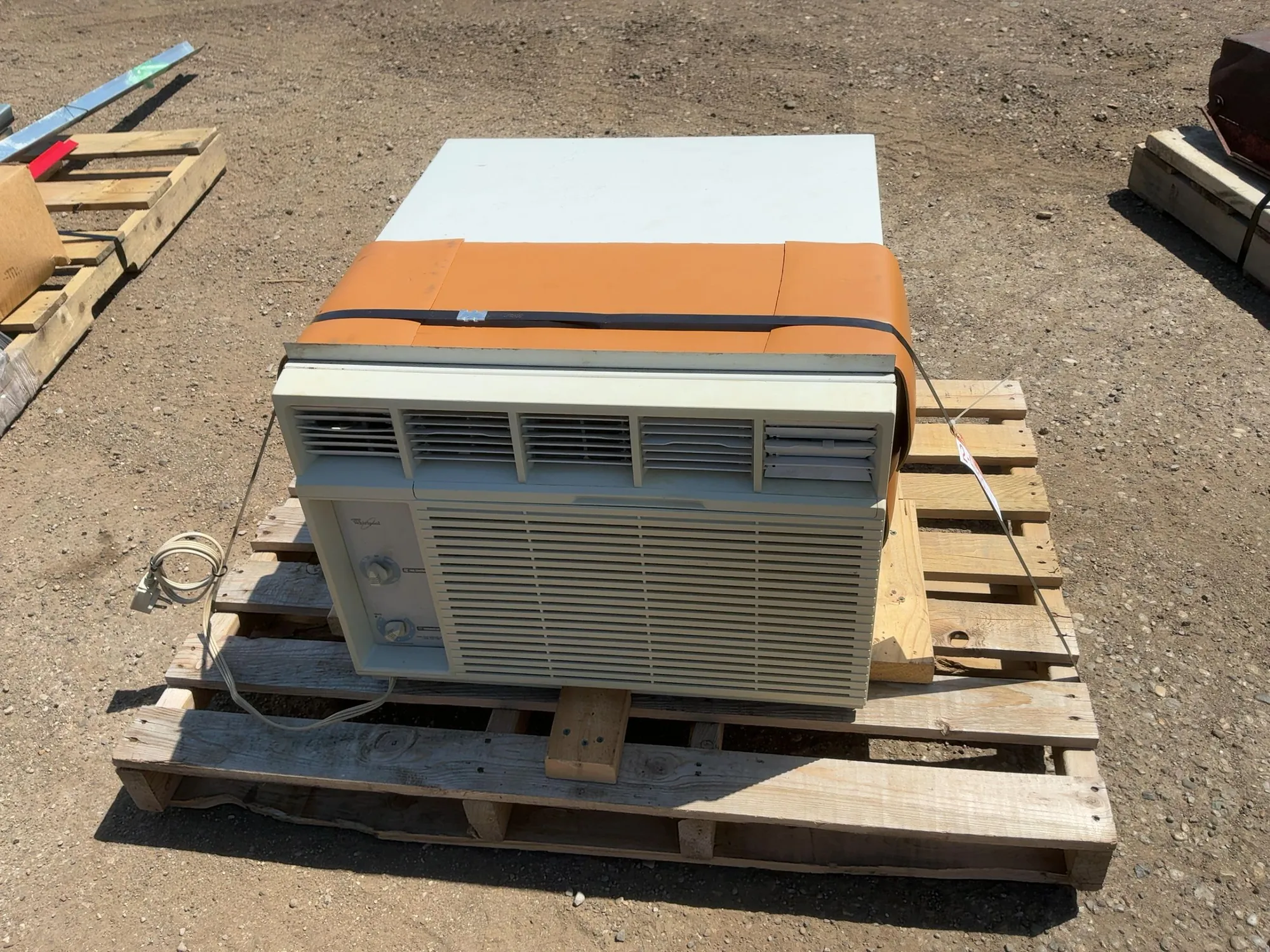 Whirlpool Air Conditioner Unit, 220 Volt, Approx. 25-1/2” wide x 28” x 20” tall, Works