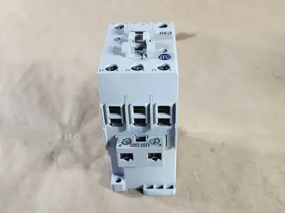 NEW ALLEN-BRADLEY 100-C30D00