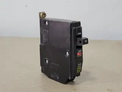 USED SQUARE D QOB135
