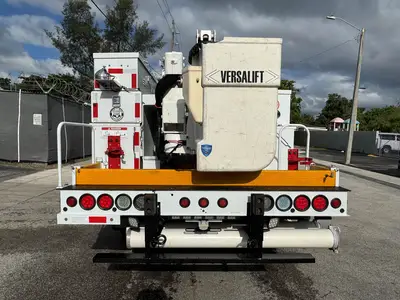 Used 2017 VERSALIFT SST40EIH-02 Bucket (boom) trucks Florida US | Truck and Van Outlet #1509170