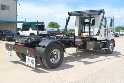 New | in-Stock 2025 MACK MD6 Hooklifts & Roll-Offs Texas US | Roll Off Truck World #1491879