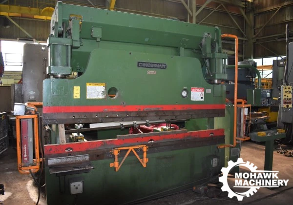10' CINCINNATI-INC 135-TON "135ASX8 AUTOSHAPE" CNC HYDRAULIC PRESS BRAKE w/AUTOSHAPE BACK GAUGE - (2) FOOT SWITCHES
