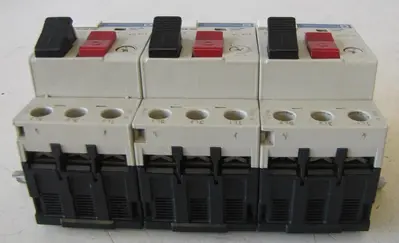 Lot of 3 Telemecanique 4-6.3 Amp Safety Circuit Breakers GV2-M10  3 Pole 690V