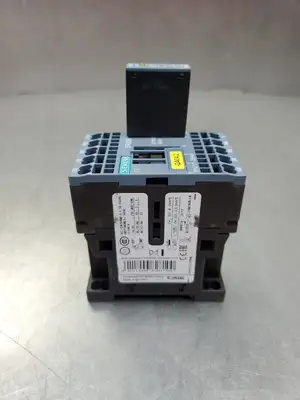 SIEMENS 3RH21312BB40 Contactor w/3RT29161JK00 Module. 4C44