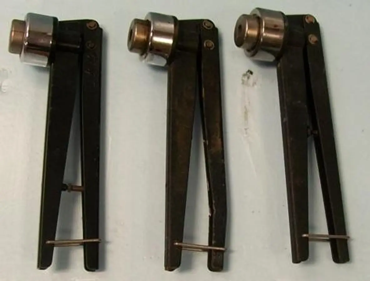 QTY. 2. HAND CRIMPERS FOR 10MM VIALS,...
