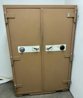 2-1/2 Hour Rate Fire Proof Heavy Duty Safe 47 x 27 x 70 Made in Japan