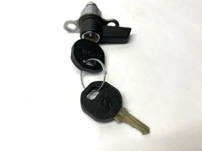USED HOFFMAN WING KNOB LATCH W/ 2 KEYS 1.54" X .65" X .46" 51370