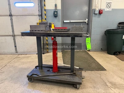 Used Esco 6813 Platform Lifters Illinois US | Meadoworks #1514547