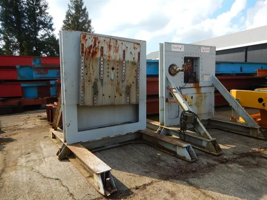 USED ZM MANIPULATORS 10 + 10 TON