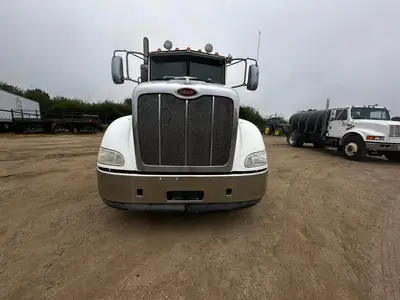 USED 2011 PETERBILT 384