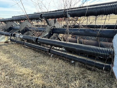 (1) make and model unknown (believed to be Allis-Chalmers), 14' foot grain head, for parts or repair...