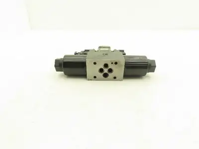 Tokimec DG4V-3-2C-P7-H-100 Hydraulic Directional Solenoid Valve 24V