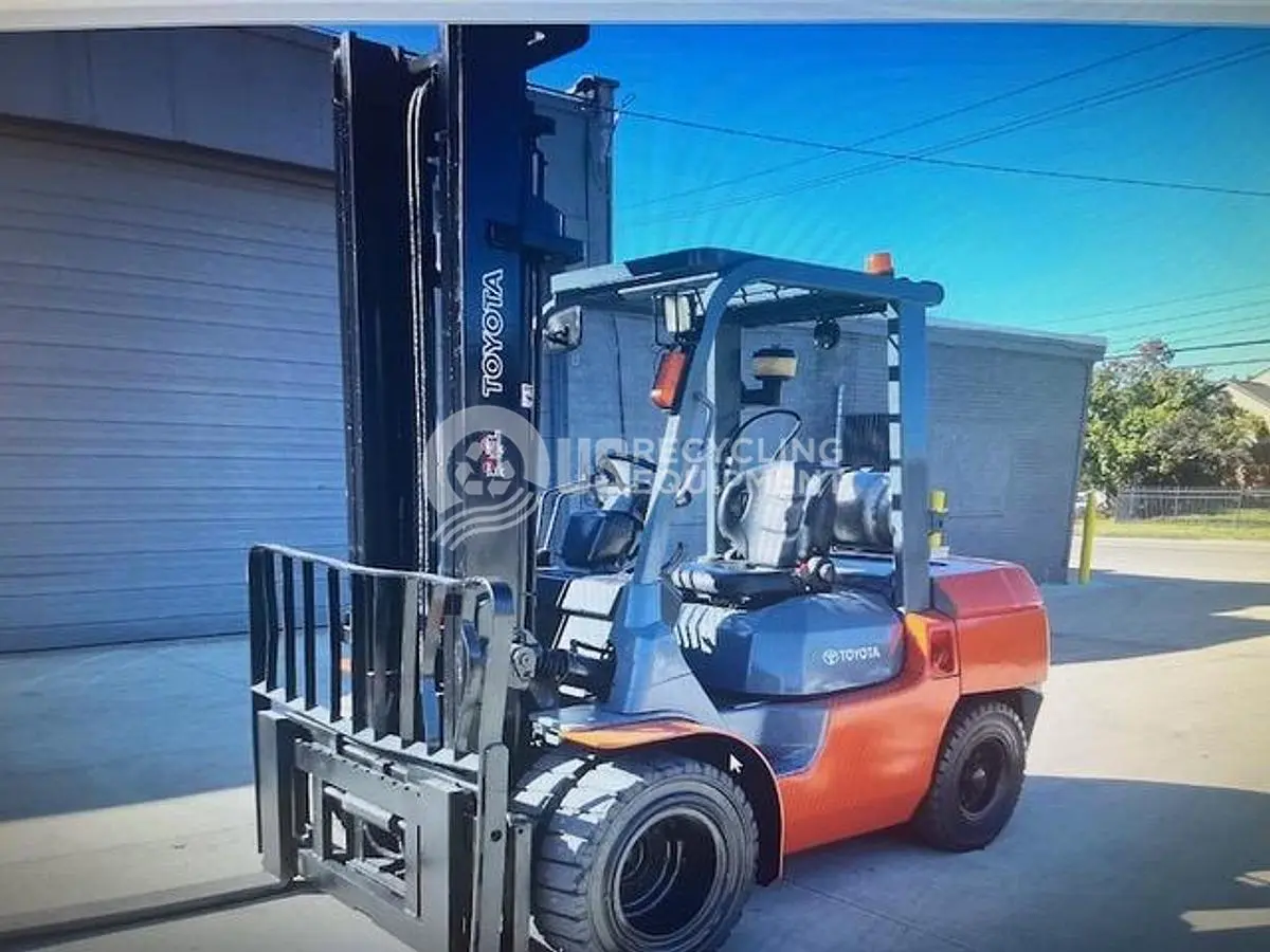 USED TOYOTA 7FGKU40 PNEUMATIC FORKLIFT