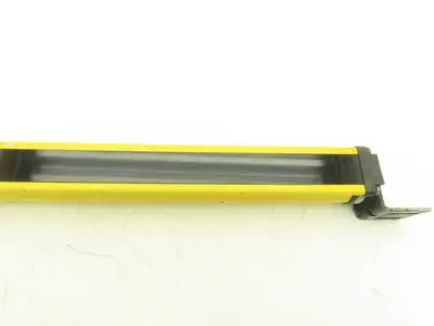 Allen Bradley 440L-T4J0480YD Light Curtain Guardmaster Transmitter - READ