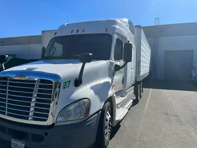 USED 2013 FREIGHTLINER CASCADIA 125