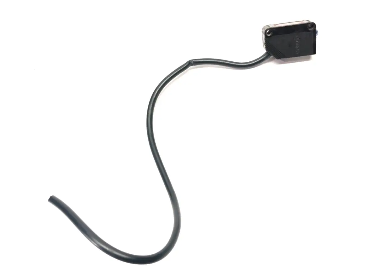 E3Z-D81 | Omron  Diffuse Reflective Built-In Amplifier Photoelectric Sensor - Used