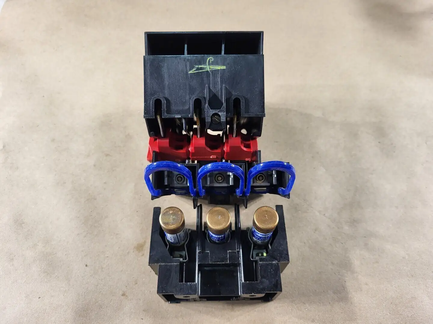 Disconnect Switch w/ 3 Times 30 Amp Fuse JDL30