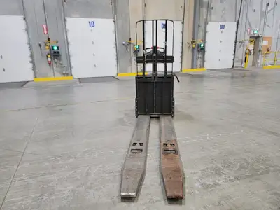 USED RAYMOND 8410