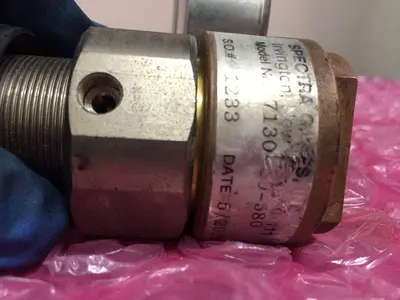 SPECTRA GASES 7130-50-580 GAS REGULATOR
