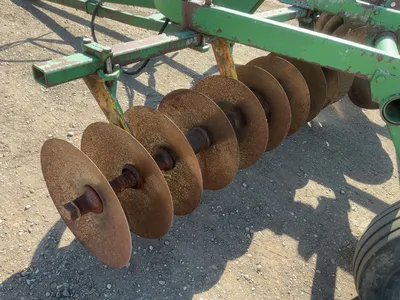 Used John Deere 13’6” Disc, Pull Behind with Pin Hitch, Hydraulic Lift/Lower, 9.5L-15 and 11L-14 Tir...