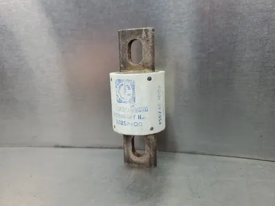 CARBONE FERRAZ 400AMP SEMICONDUCTOR FUSE A025R400 250V 400A. 4D