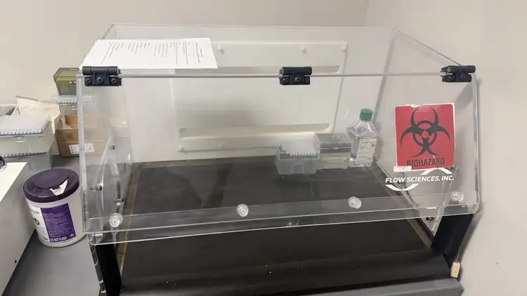 Used Flow Sciences, Inc. Benchtop Enclosure Safety Enclosures Texas US | PT Medical Technologies #1458543