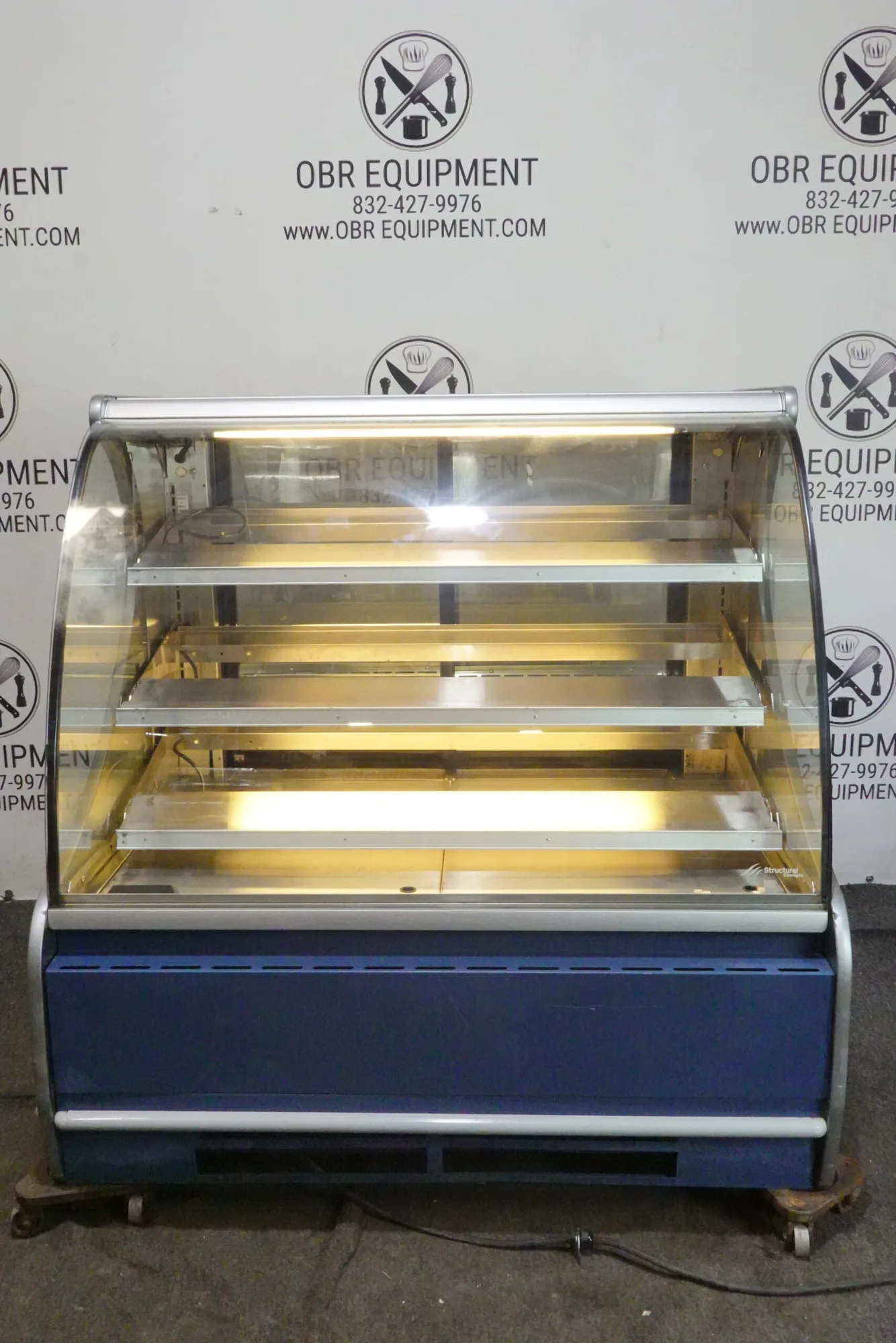 STRUCTURAL CONCEPTS 50” CURVED GLASS REFRIGERATED BAKERY DISPLAY CASE MODEL HV48R.3900