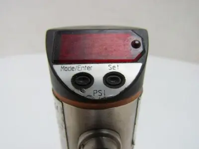 IFM Efector PN3322 Electronic Pressure Monitor 7/16 UNF Port 20-30 VDC
