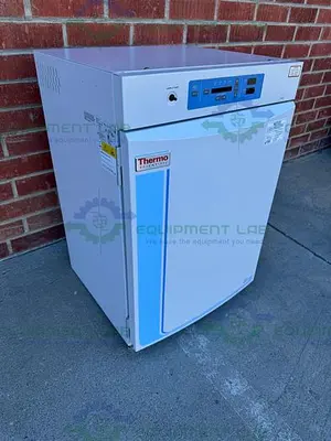 USED THERMO FORMA 310 STACKABLE DIRECT HEAD CO2 INCUBATOR 6.5 CU.FT, 50°C MFG 22