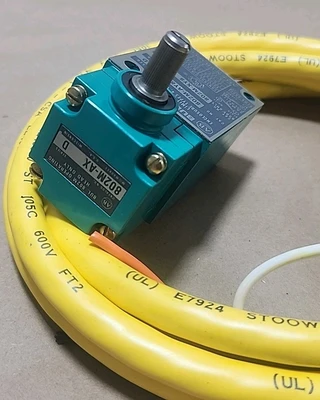 NEW Allen-Bradley 802M-AY8