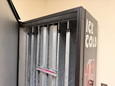 Used DIXIE - NARCO 1200 SODA / POP MACHINE CAN DISPENSER Vending Machines Michigan US | Miedema Asset Management Group #1320787