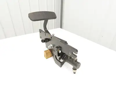 Hyster E80XN Forklift Brake Pedal & Master Cylinder & Bracket Assembly