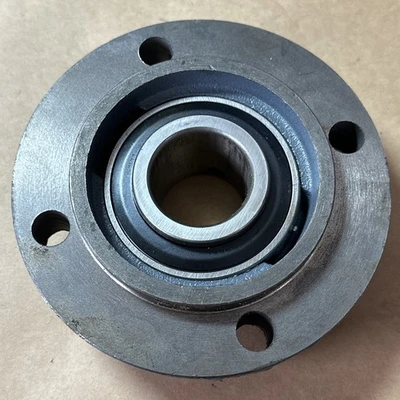 NEW Peer Bearing FC208
