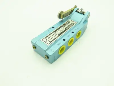 Skinner S3J0ACX4 Pneumatic Air Limit Switch Valve 5-Way 2 Pos 150PSI 1/2" NPT