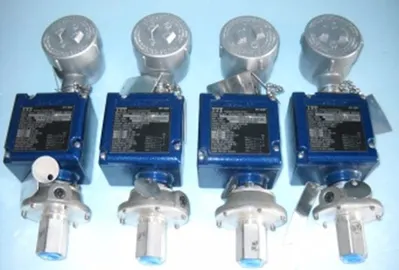 QTY. 4. ITT NEO-DYN ADJ PRESSURE SWITCH MODEL 10P4...