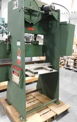 15 TON X 4' CHICAGO MODEL 135 PRESS BRAKE