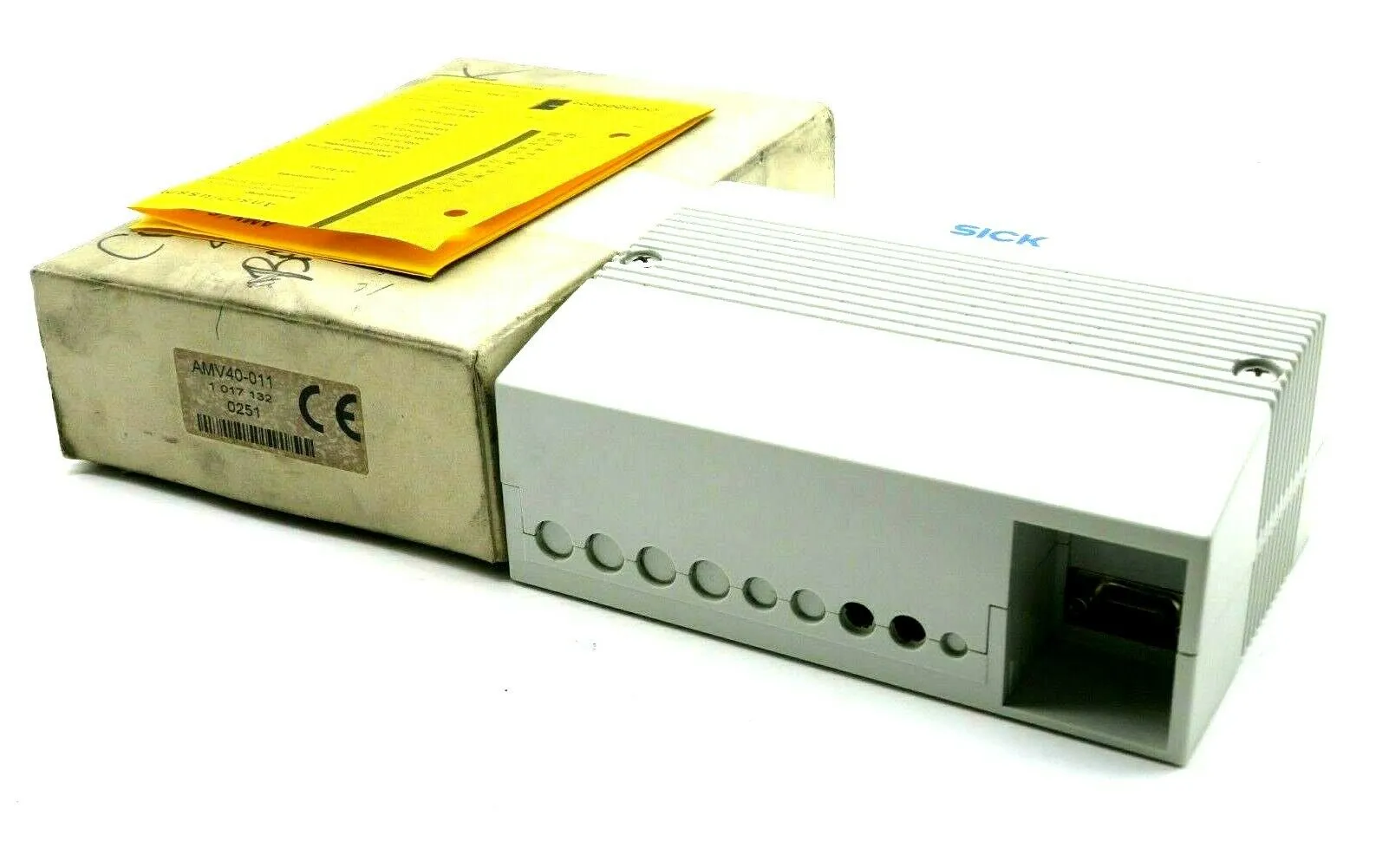 USED SICK AMV40-011 CONNECTION MODULE AMV40011